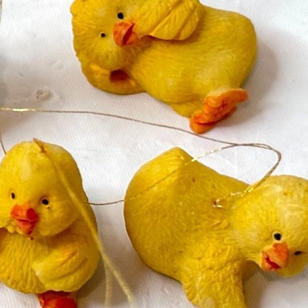 Easter Miniature Tree Baby Chicks and 11 Tiny Peeps Hangers Decorations Crafts - Picture 3 of 4